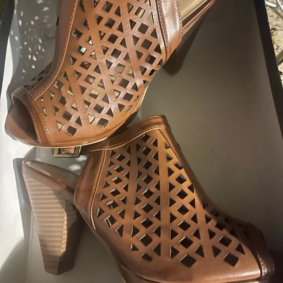 Elegant Tan Cutout Peep-Toe Heels - Picture 1 of 4